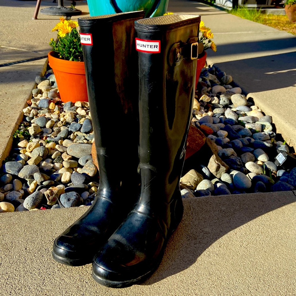 Hunter Tall Gloss Rain Boots in Black